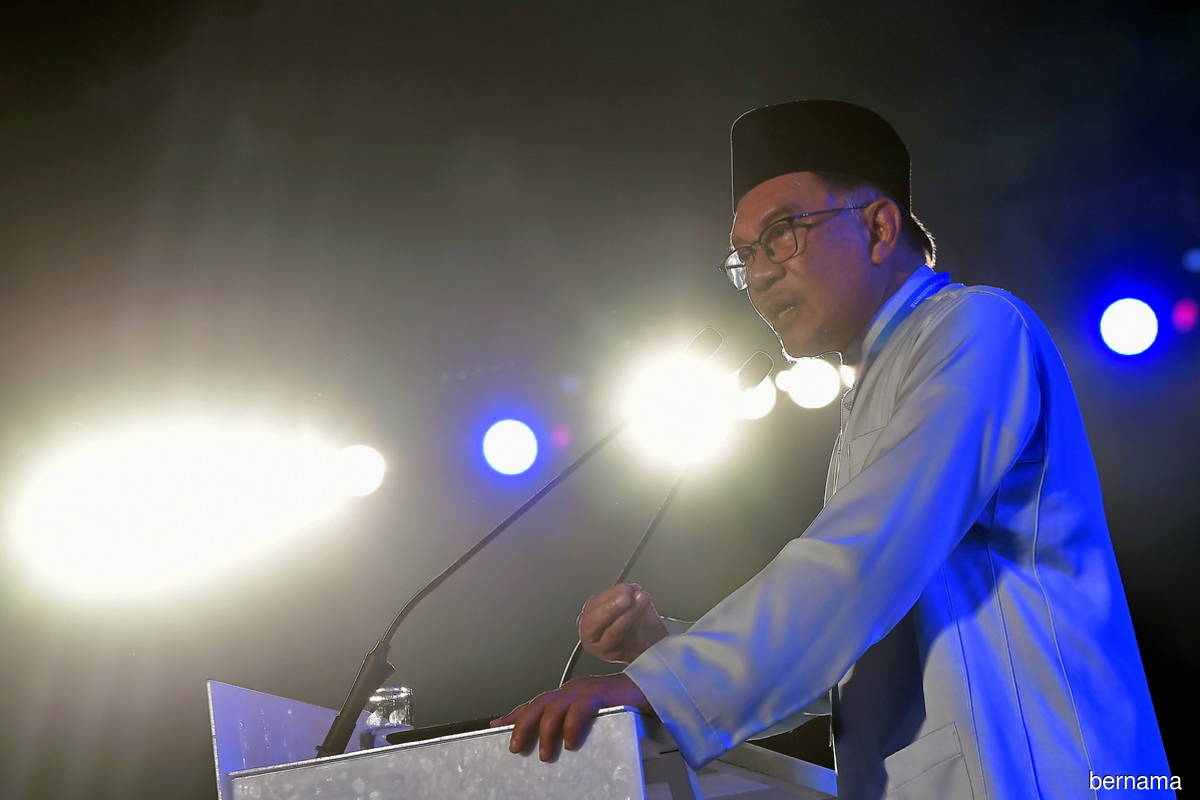 Anwar says will not be unjust in crackdown on corruption